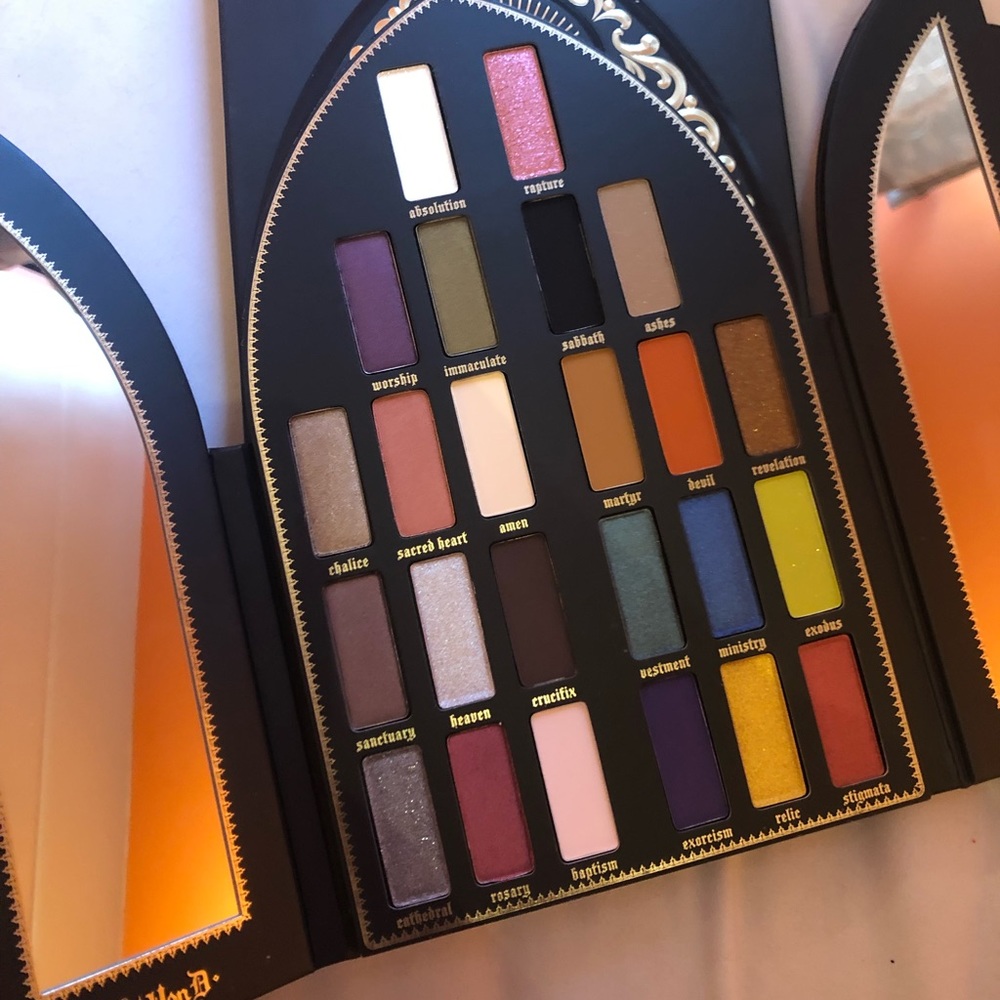 Kat von D saint & sinner eyeshadow palette
